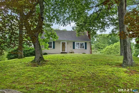 Exterior - 17 Hunters Path, Clinton, CT 06413 photo 4 of 8
