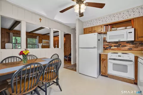 Kitchen - 17 Hunters Path, Clinton, CT 06413 photo 2 of 3