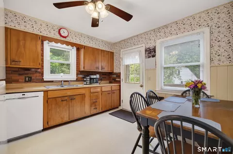 Kitchen - 17 Hunters Path, Clinton, CT 06413 photo 3 of 3