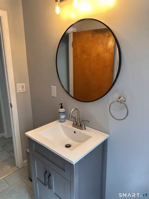 Bath - 665 Bloomfield Ave, Windsor, CT 06095 photo 2 of 3