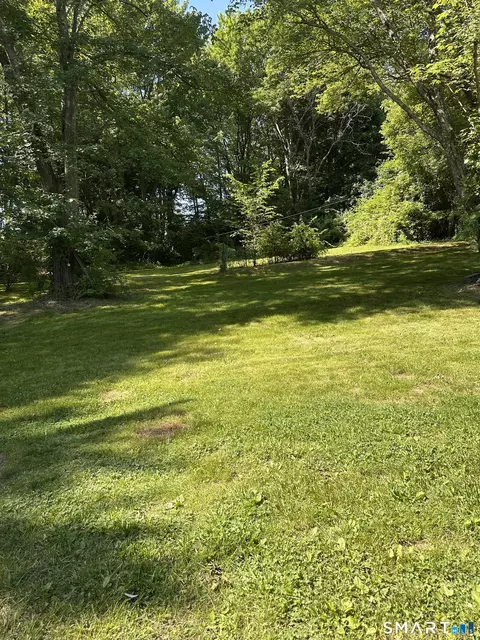 Exterior - 665 Bloomfield Ave, Windsor, CT 06095 photo 4 of 6