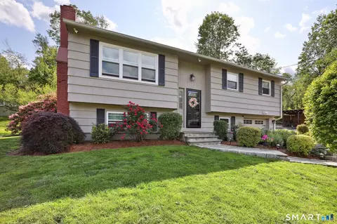 1 Parkwood Terrace Dr, Danbury, CT 06811
