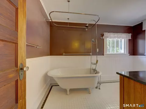Bath - 64 Chestnut St, Windham, CT 06226 photo 1 of 3