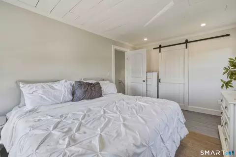 Bedroom - 31 Sols Point Rd, Clinton, CT 06413 photo 2 of 3