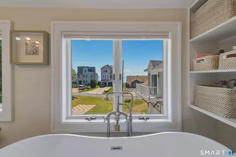 Bath - 31 Sols Point Rd, Clinton, CT 06413 photo 4 of 5