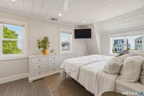 Bedroom - 31 Sols Point Rd, Clinton, CT 06413 photo 1 of 3