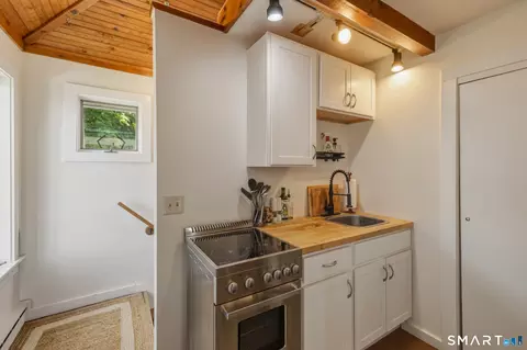 Kitchen - 31 Sols Point Rd, Clinton, CT 06413 photo 5 of 5