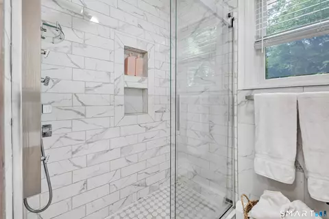 Bath - 110 Bart Rd, Monroe, CT 06468 photo 3 of 4