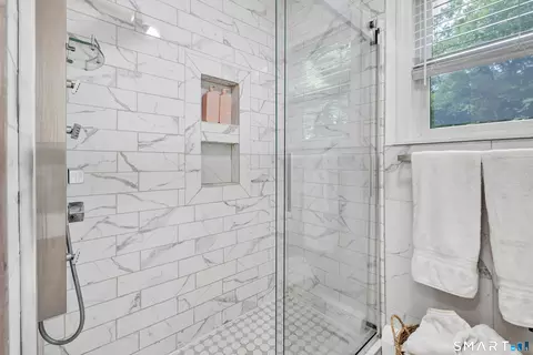 Bath - 110 Bart Rd, Monroe, CT 06468 photo 3 of 4