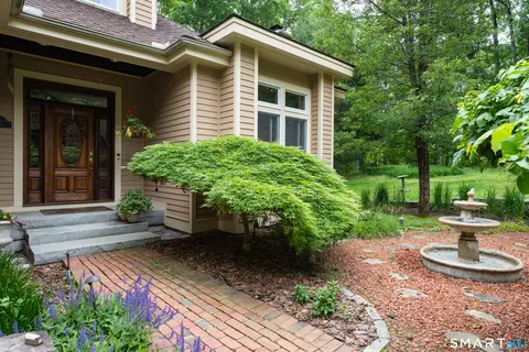 32 Staba Dr, Higganum, CT 06441