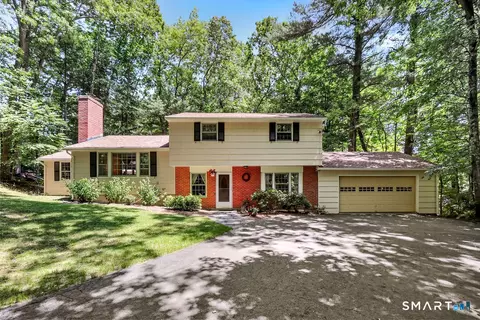 18 Foxridge Ln, Avon, CT 06001