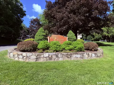 83 Chestnut St #D, Bethel, CT 06801
