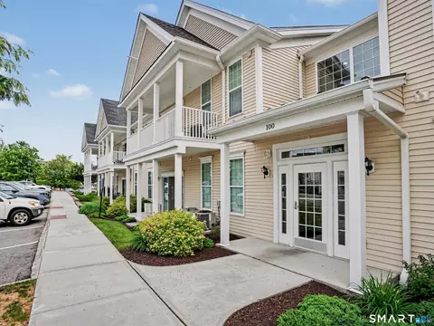 104 Center Meadow Ln #104, Danbury, CT 06810