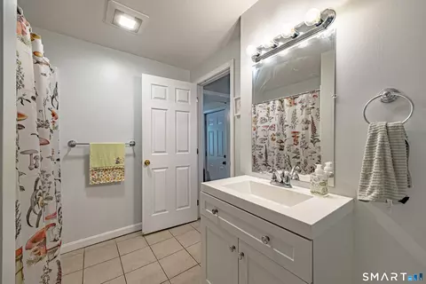 Bath - 1414 Hartford Pike, Killingly, CT 06241 photo 3 of 3