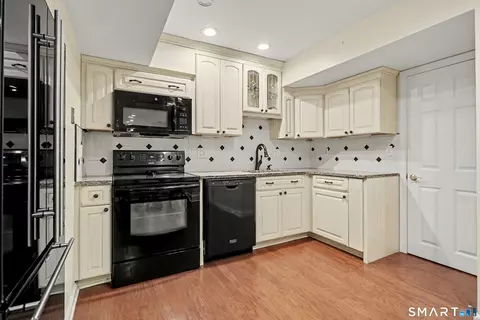Kitchen - 41 Grindstone Ln, Monroe, CT 06468 photo 5 of 6