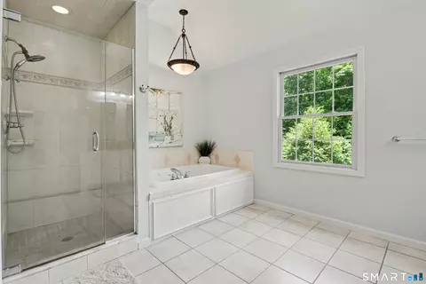 Bath - 41 Grindstone Ln, Monroe, CT 06468 photo 3 of 8