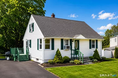 18 Crestwood Ave, Waterbury, CT 06704