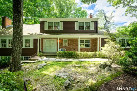 20 Round Hill Dr, Stamford, CT 06903
