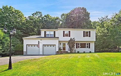 4 Windaway Rd, Bethel, CT 06801