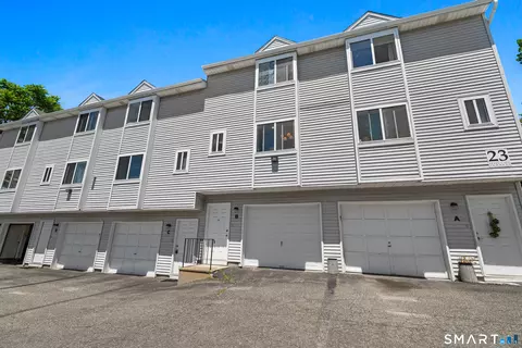 23 Pearl Lake Rd #B, Waterbury, CT 06706