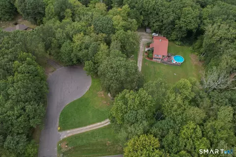 130 Fairhaven Dr, Middlebury, CT 06762