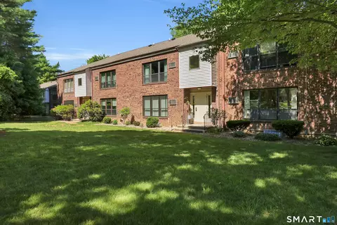 4 Wellington Dr #4, Farmington, CT 06032