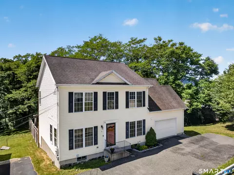 5 Grove Ave, Groton, CT 06340