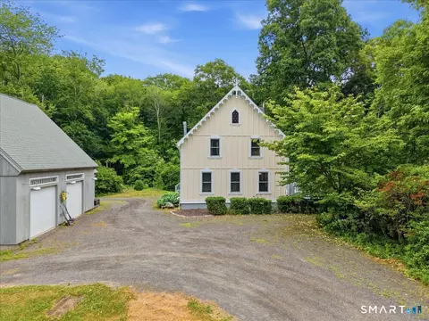 124 Town St, East Haddam, CT 06423