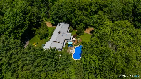 19 Hi Barlow Rd, Newtown, CT 06470