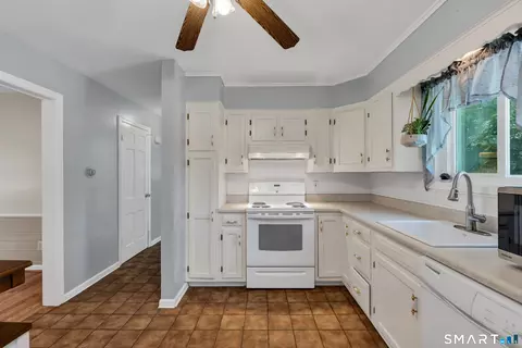 Entry Way - 211 Maple Ave, North Haven, CT 06473 photo 2 of 2