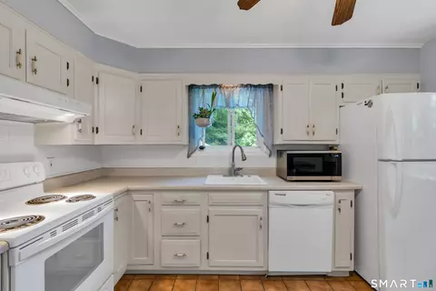 Kitchen - 211 Maple Ave, North Haven, CT 06473 photo 1 of 3
