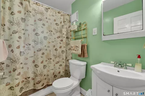 Bath - 211 Maple Ave, North Haven, CT 06473 photo 1 of 2