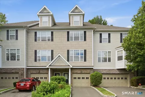 26 Maura Ln #26, Danbury, CT 06810