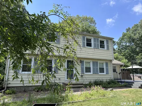 58 Roxbury Rd, Niantic, CT 06357