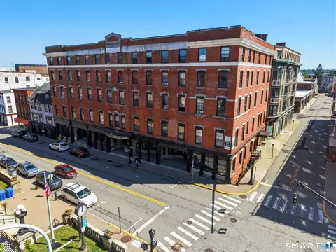 35 Union St, New London, CT 06320