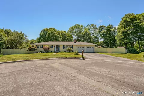 25 Sandy Hollow Dr, Waterford, CT 06385