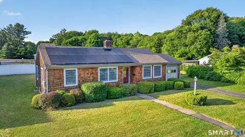9 Farview Ave, Old Saybrook, CT 06475