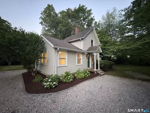 179 Niantic River Rd, Waterford, CT 06385