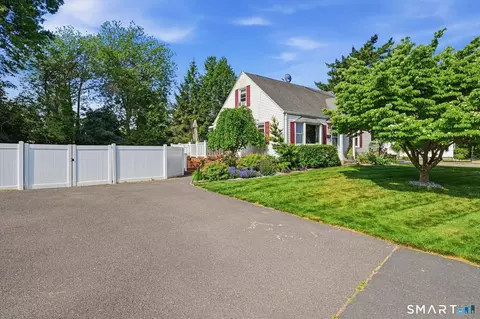 18 Freemont Rd, Enfield, CT 06082
