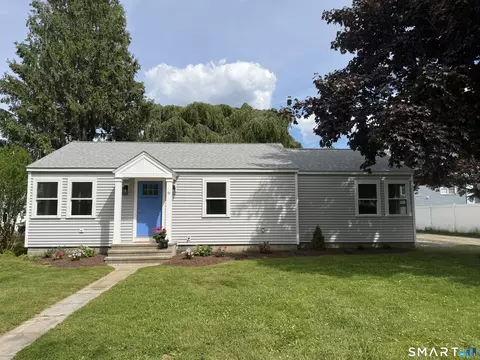 52 Chalker Beach Rd, Old Saybrook, CT 06475