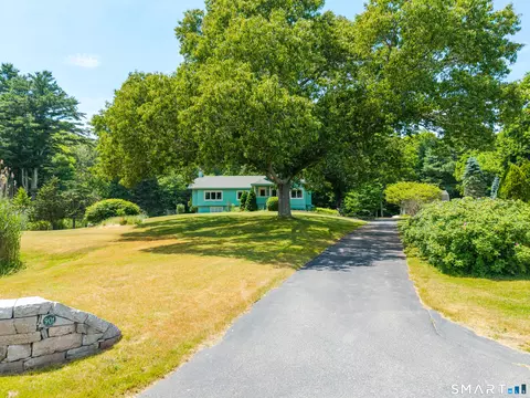 901 River Rd, Mystic, CT 06355