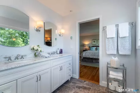 Bath - 52 Arrowhead Rd, Brookfield, CT 06804 photo 1 of 5
