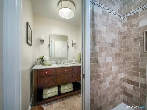 Bath - 52 Arrowhead Rd, Brookfield, CT 06804 photo 4 of 5