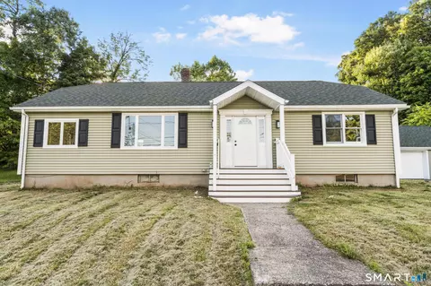 8 North Ln, Wallingford, CT 06492