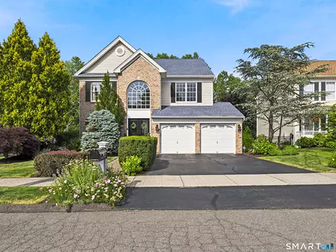 35 Lilac Ln, Danbury, CT 06810