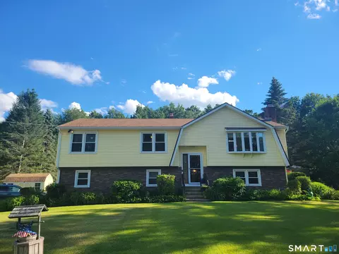 6 Sunnyside Dr, North Branford, CT 06471