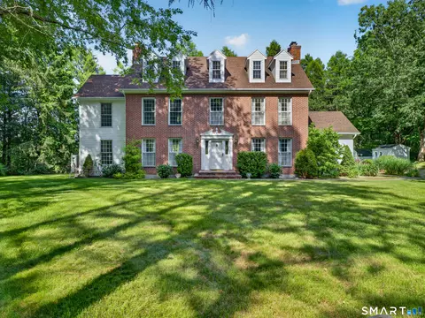 2 Larchwood Ln, East Lyme, CT 06333