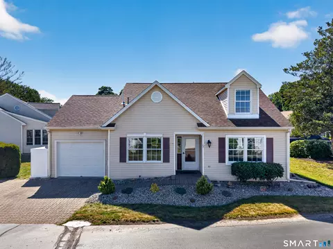 15 Silverbrook Ln #15, Clinton, CT 06413