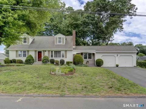 8 Circle Dr, Enfield, CT 06082