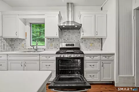 Kitchen - 33 Hatch Rd, Bridgewater, CT 06752 photo 2 of 2